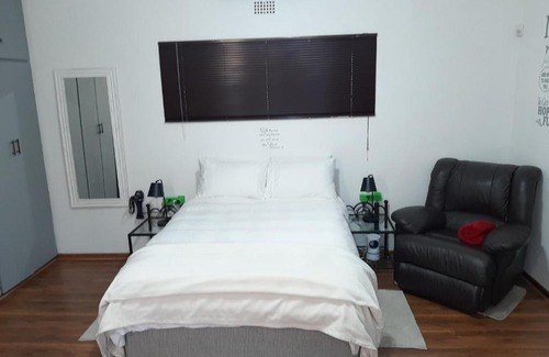 Kimberley House | Nikita's Self-catering Haven 2