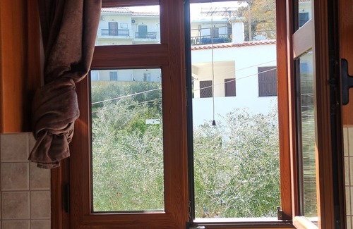 Gialiskari Apartment | Nikos Apartments A6 - One Bedroom Apartment, Sleeps 5