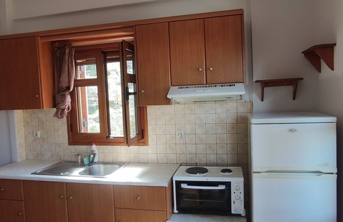 Gialiskari Apartment | Nikos Apartments A6 - One Bedroom Apartment, Sleeps 5