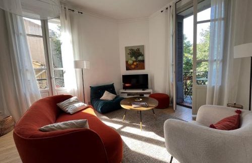 Nimes City Centre Apartment | Nimes , appartement rénové dans immeuble classé.