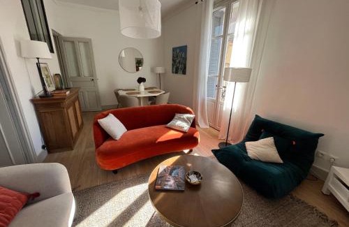Nimes City Centre Apartment | Nimes , appartement rénové dans immeuble classé.