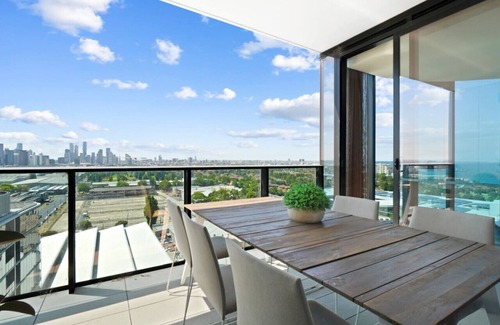 Port Melbourne Apartment | Nine Elm luxurious penthouse Panoramic city Views