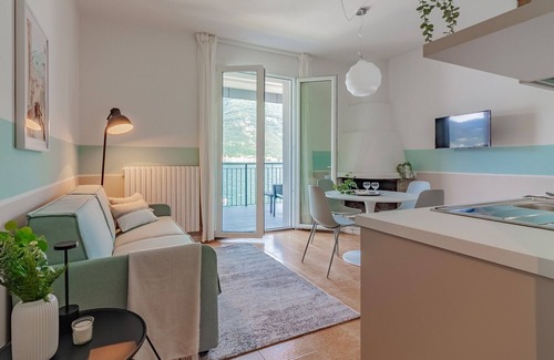 Lezzeno Apartment | Ninfea Apartments by Wonderful Italy - Teal