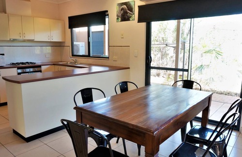 Exmouth House | Ningaloo Breeze Villa 3 - 3 Bedroom Fully Self-Contained Holiday Accommodation