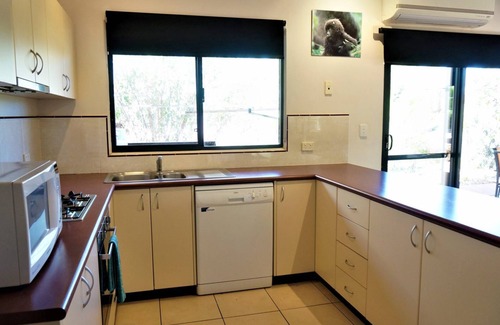 Exmouth House | Ningaloo Breeze Villa 3 - 3 Bedroom Fully Self-Contained Holiday Accommodation