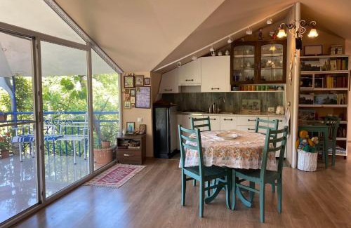Telavi Apartment | Nino's Veranda Apartment