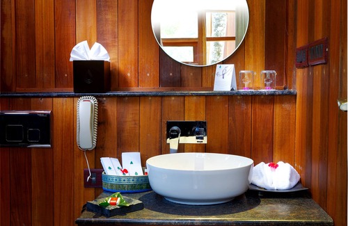 Pirmed Hotel | Niraamaya Cardamom Club