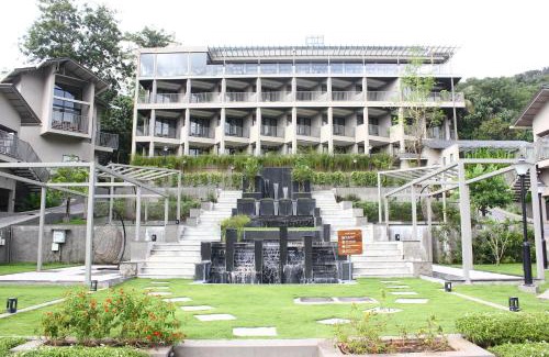 Perumbavoor Hotel | Niraamaya Retreats Samroha Athirappilly