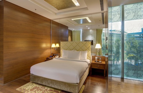 Vile Parle East Hotel | Niranta Airport Transit Hotel & Lounge Terminal 2 Arrivals