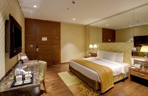 Vile Parle East Hotel | Niranta Airport Transit Hotel & Lounge Terminal 2 Arrivals