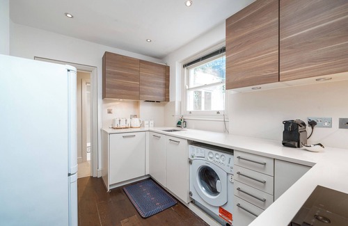 Redcliffe Apartment | Niru Experience Hidden Gem In Chelsea 2BD 2BA