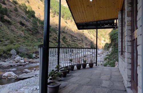 Banjar Other | Nirvana by The River, Tirthan Valley