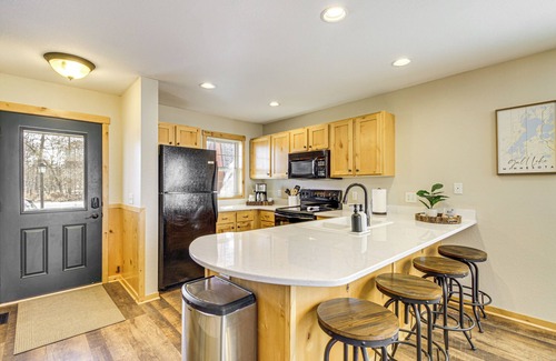 Lake Shore House | Nisswa Townhome w/Boat Slip + Gull Lake Access!