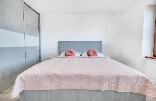 Nitra Apartment | Nitra Castle Suite - Modern Elegance & Serenity