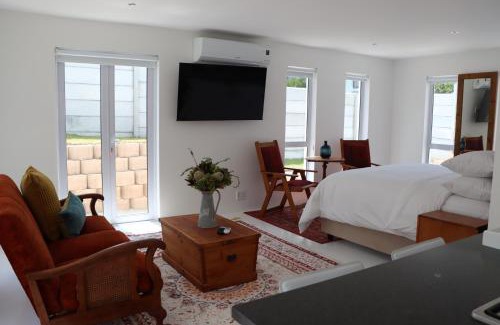 Betty's Bay Apartment | Nivenia Beach House