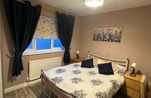 Dartford Apartment | NKN cosy maisonette close to Dartford train station, free parking, food, shopping