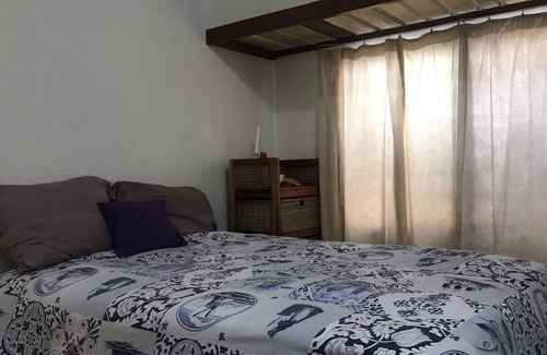 Osu Bed & Breakfast | Nkontim: WiFi, AC & fan, fridge in room, share kitchen. Incl. breakfast