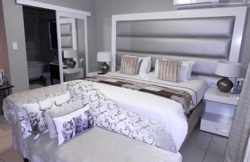 Thulamela House | Nkwetsimo Guesthouse