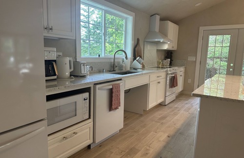 Bass Harbor House | nLuxury Vacation Home 3bd2ba MDI, wheelchair accessible - Bass Harbor Lighthouse