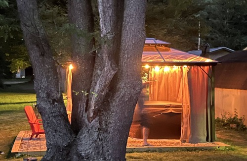 Lake House | nMaple Street Cottage is the perfect couple’s retreat.