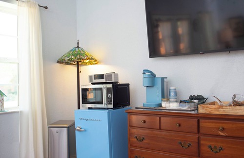 Elmo Apartment | nMary’s Nest –Cozy relaxing studio. Near Lake Ray Hubbard and 30 mins to Dallas.