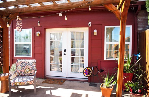 Elmo Apartment | nMary’s Nest –Cozy relaxing studio. Near Lake Ray Hubbard and 30 mins to Dallas.