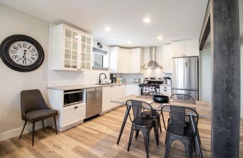Whitehorse Apartment | NN - Flats on 4th #1 - Downtown 2-bed 2-bath