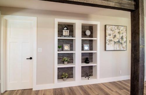 Whitehorse Apartment | NN - Flats on 4th #1 - Downtown 2-bed 2-bath