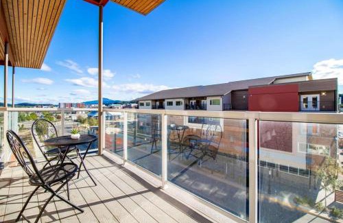 Whitehorse House | NN - Park View #2 - Downtown 2-bed 2-bath