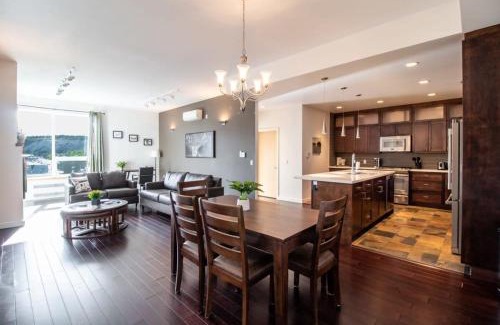 Whitehorse House | NN - Park View #2 - Downtown 2-bed 2-bath