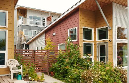 Whitehorse House | NN - The Kit 3 - Downtown 1-Bed 1-Bath