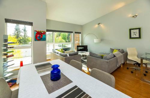 Whitehorse House | NN - The Kit 4 - Downtown 1-Bed 1-Bath