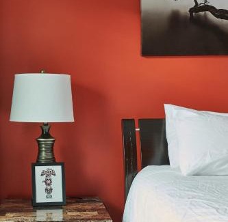 Whitehorse House | NN - The Kit - Downtown 1-bed 1-bath