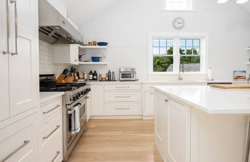 Surfside House | nNow Booking for 2024 Season nPrivate Estate with Pool house, Pool and Cottagen