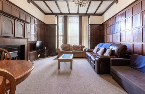 Sefton Park Apartment | No 1 - LARGE 1 BED NEAR SEFTON PARK AND LARK LANE