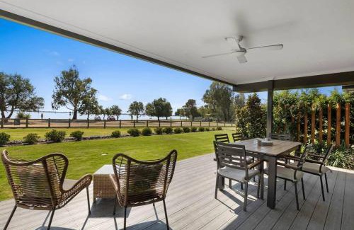 Yarrawonga House | No 1 Marine Cove - Lake Views