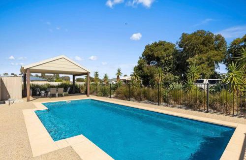 Yarrawonga House | No 1 Marine Cove - Lake Views