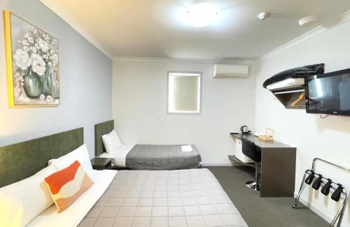 Cambridge Hotel | No 1 Motels