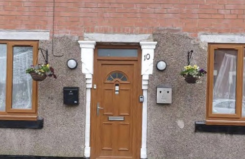 Oldham House | No 10 Room 2