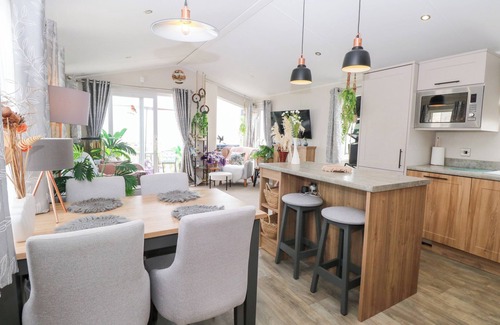 Kessingland Cottage | NO. 2 - SEAVIEW, pet friendly, country holiday cottage in Kessingland