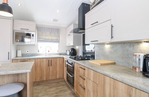 Kessingland Cottage | NO. 2 - SEAVIEW, pet friendly, country holiday cottage in Kessingland