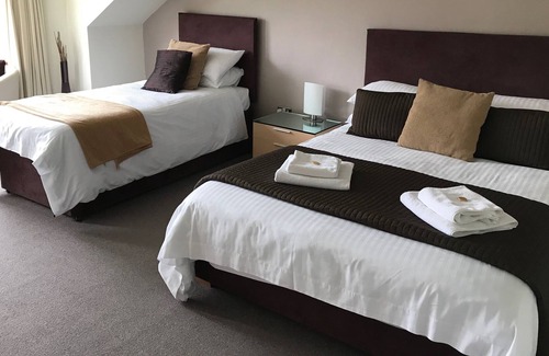 Troon Hotel | No.2 Troon Road B&B