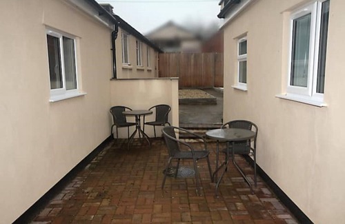 Glastonbury Apartment | No 28D St Benedict - With outside courtyard