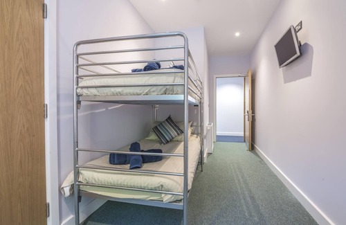 Saundersfoot Hostel | No. 3 Ocean Cabins Bunk Bed - Saundersfoot Harbour