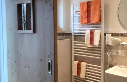 Wallgau Apartment | "No. 4" double room with shower, WC - Neuner, Gästehaus Ulrich