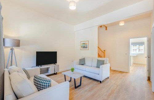 Felton House | No 4 - Kempton Park - Uk47939