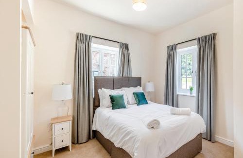 Felton House | No 4 - Kempton Park - Uk47939