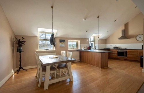 Narberth Apartment | No.64 Narberth · Stylish & Spacious Apartment in Heart of Narberth