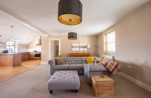 Narberth Apartment | No.64 Narberth · Stylish & Spacious Apartment in Heart of Narberth