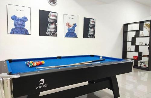 Pasir Penambang House | No 68 Sunlight Homestay 4R3B - 24 Pax, Karaoke